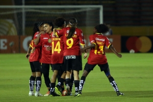 Cayeron de pie la Leonas (RESUMEN)