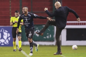 ¡El Mata Gigantes ecuatoriano dio cátedra de fútbol! (VIDEO)