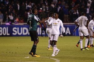 “Me dijo que hará el gol de la clasificación y que le prepare un premio”