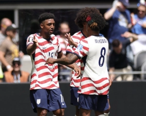 Estados Unidos ajusticia a Australia y se clasifica a los 16avos de final del Mundial