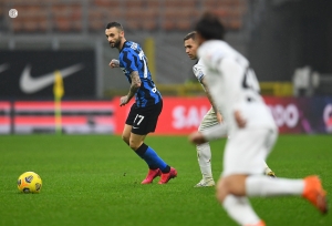 No se despegan de los eternos rivales (RESUMEN)