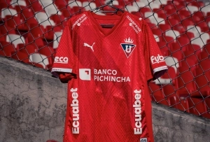 18 años de la Gloria Eterna y Liga celebra su aniversario de Libertadores con una camiseta conmemorativa