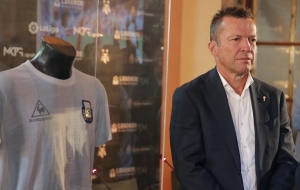 Lothar Matthaus conmovió al mundo del fútbol con un gesto de desprendimiento (VIDEO)