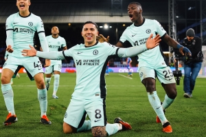 ¡Enzo Fernández sale en defensa de Moisés ante la Lluvia de Críticas!