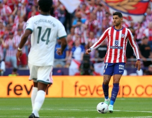 El Atlético de Madrid se adueña del derbi tras superar al Real Madrid con expulsión, penal y efectividad