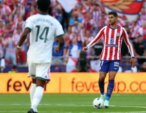 El Atlético de Madrid se adueña del derbi tras superar al Real Madrid con expulsión, penal y efectividad