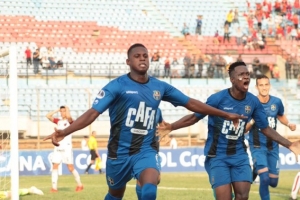 Se treparon a la cumbre (RESUMEN)