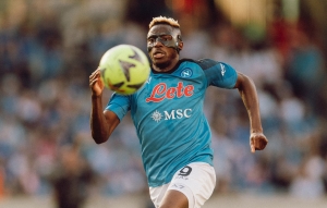 Napoli sigue su fiesta con alegrías para su gente