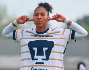 UNA LUZ ENTRE LA OSCURIDAD: Nayely Bolaños salvó el honor de Pumas en una noche para el olvido