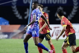 José Ayoví jugó su 7o partido de titular en China pero salió lesionado