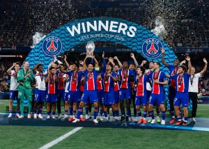 Willian Pacho agranda su legado y estatus de leyenda en el PSG como bicampeón de la Supercopa de Europa