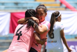 Enseñaron a los hombres como tomarse el Atahualpa (RESUMEN)