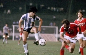 Diego Maradona 18