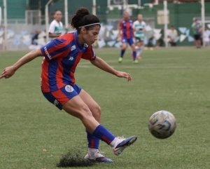 Batalla sin premio: Emily Arias destaca en el once de gala, pese a la dura caída de San Lorenzo