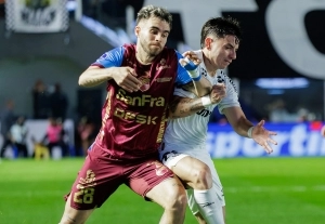 Macará cae con la cabeza en alto ante Santos y mantiene intacta la ilusión de clasificar
