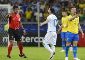 Arbitro Roddy Zambrano 8