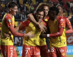 Aucas empuja a Emelec al penúltimo lugar de la Liga Ecuabet en el Gonzalo Pozo Ripalda