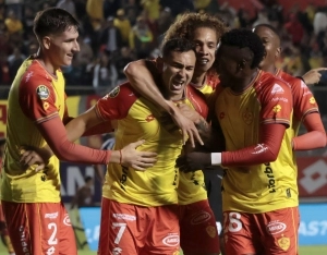 Aucas empuja a Emelec al penúltimo lugar de la Liga Ecuabet en el Gonzalo Pozo Ripalda