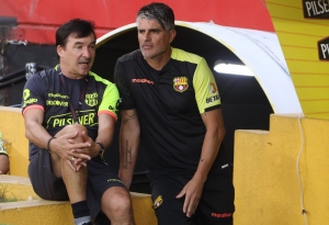 Un año de contrato para Diego López en Barcelona (OFICIAL)