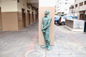 Confusión por la estatua de Cabeza Mágica (FOTOS)