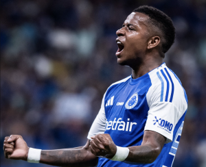 ¡Keny Arroyo revela que 2 CRACKS DE BRASIL lo inspiran después de romperla con su Golazo en Cruzeiro!