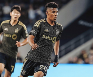 Sergio Vásquez y el LAFC aseguraron su puesto en los playoffs de la MLS esta noche