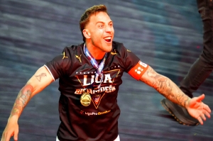 HASTA SIEMPRE CAPITÁN y vuelva pronto: Liga CONFIRMA LA SALIDA de Ezequiel Piovi