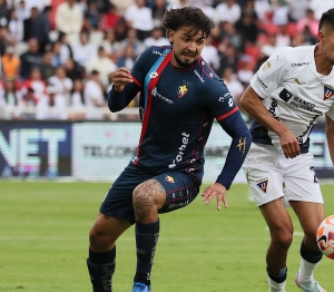 ¡Jugador de El Nacional EMOCIONA a Asad al confesarse sobre LA CARTA firmada para que NO SE VAYA!