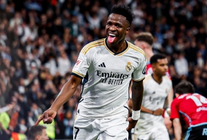 ¡Feo gesto del RRPP de Brasil en la rueda de Vinicius Junior!