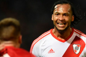 ¡Arturo Mina regresa a Ecuador y está a una firma de fichar por Club de la Serie A!