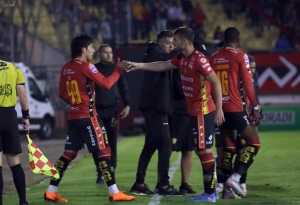 Manita de goles y sueños encendidos: Deportivo Cuenca gana, gusta y deja viva la esperanza internacional