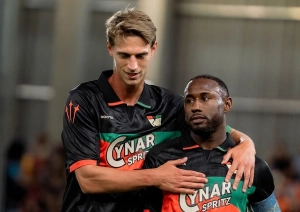 Monumental retorno de John Yeboah como capitán y figura con gol más asistencia en la goleada del Venezia FC