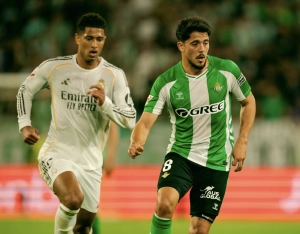 El Betis le amarga el año al Real Madrid y le sirve LaLiga al Barça en bandeja de plata