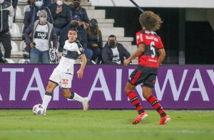 Victor Salazar salió en ambulancia en el partido de Libertadores (VIDEO)
