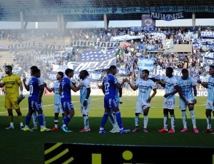 La afición de Emelec genera graves desmanes en Samanes y obliga a la intervención policial