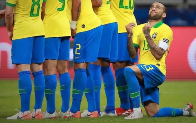 Dani Alves 2