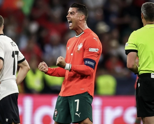 Cristiano Ronaldo 9
