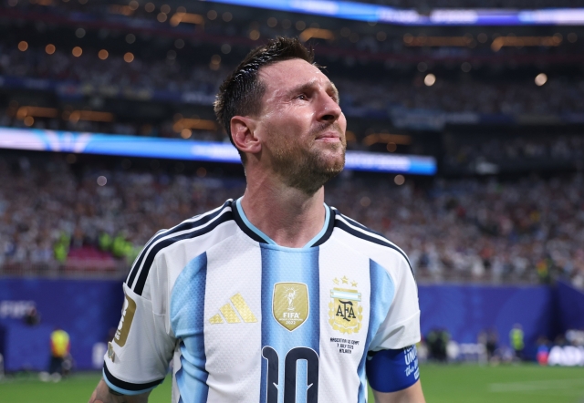 Lionel Messi 13