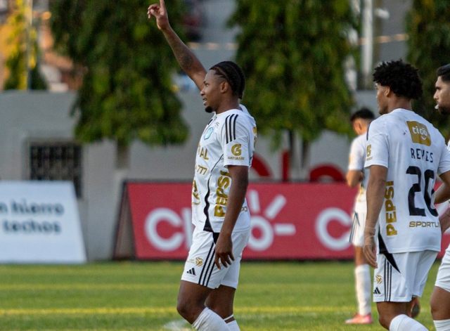 ¡Mes perfecto para Janpol Morales! Marcó su segundo gol con remontada incluida para Comunicaciones(VIDEO)