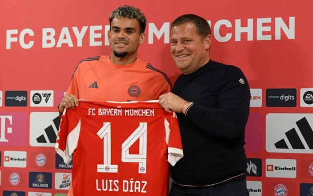 Luis Diaz-Bayern Munich-present-new-signing-2025