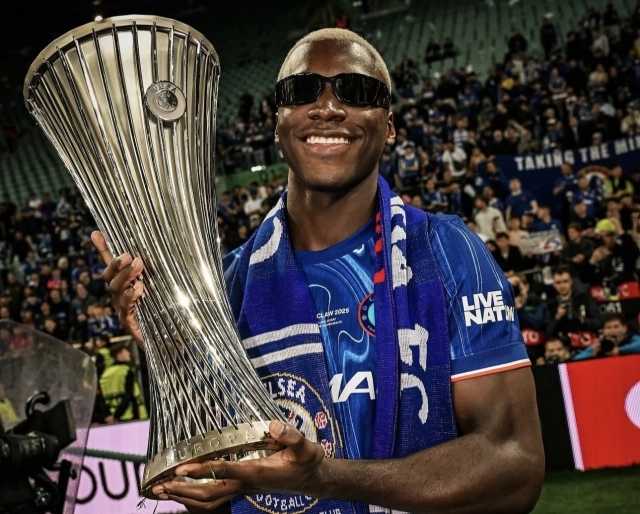 Moises Caicedo 33