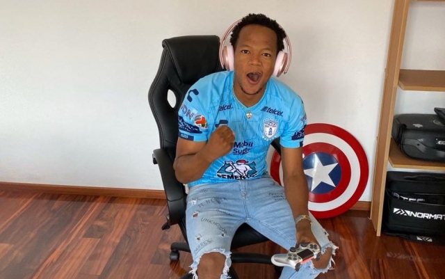 Romario Ibarra 9