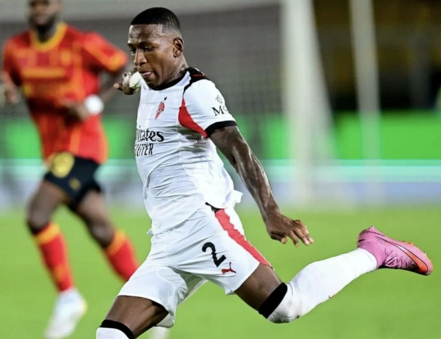 Pervis Estupiñan 10