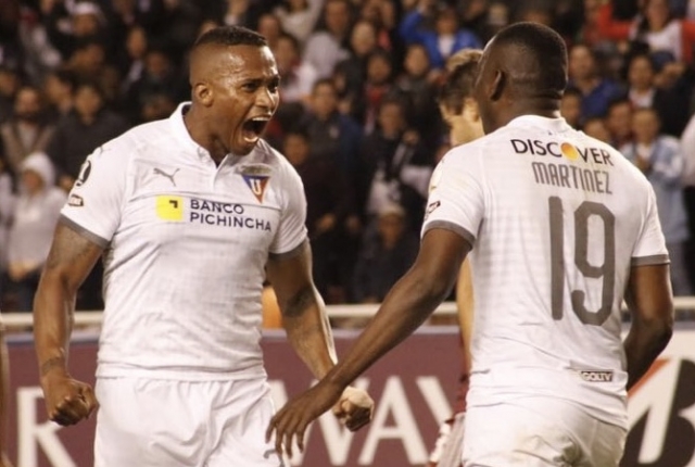 Antonio Valencia 6