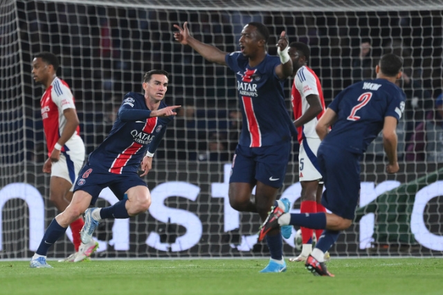 Willian Pacho-Paris Saint Germain-Arsenal-Champions League-2025