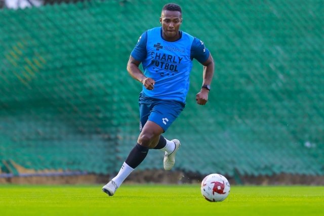 Antonio Valencia 6