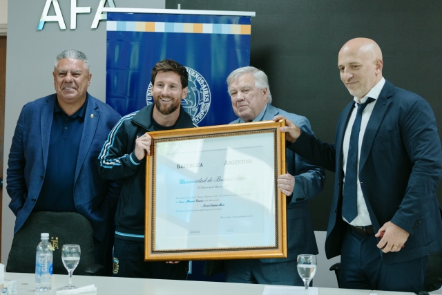 Lionel Messi 19