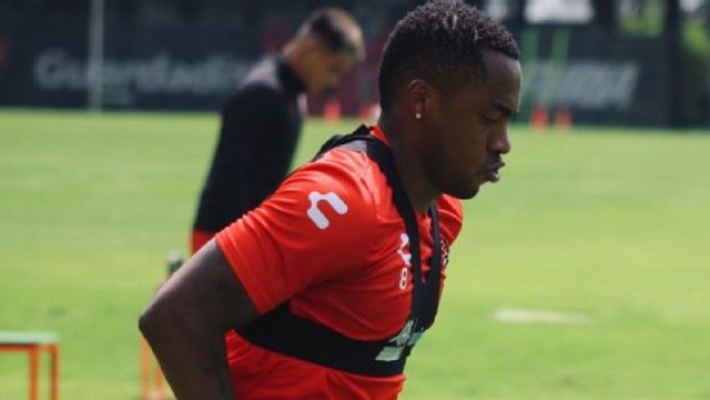 Renato Ibarra 4