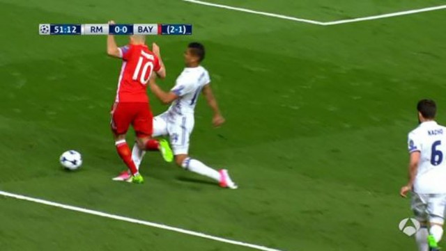 Casemiro y Arjen Robben