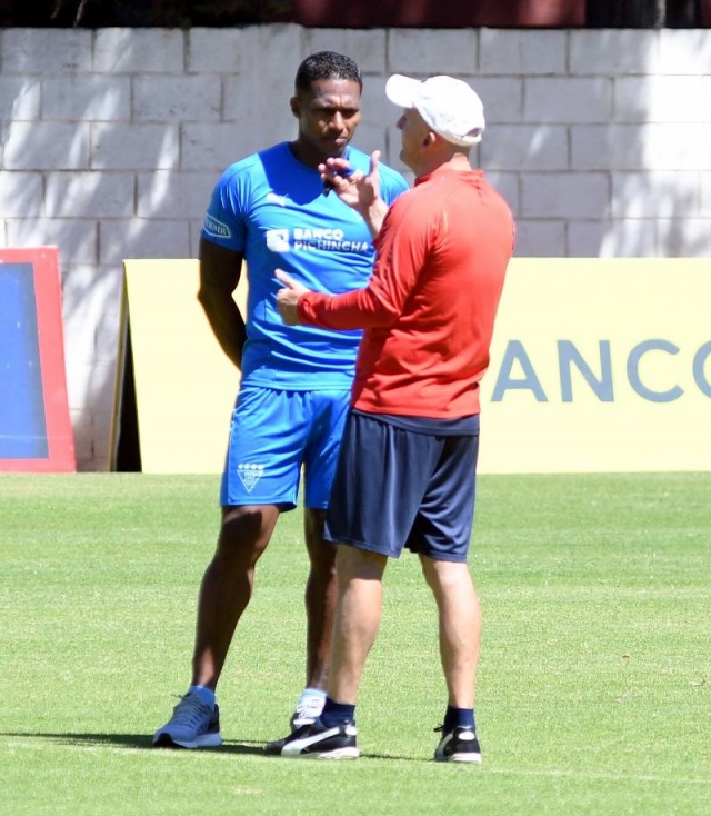 Antonio Valencia 10